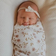 Load image into Gallery viewer, MUSLIN SWADDLE - WILD FLOWER WHITE