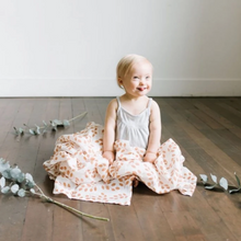 Load image into Gallery viewer, MUSLIN SWADDLE - LEAVES AMBER