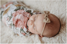 Load image into Gallery viewer, MUSLIN SWADDLE - GARDEN FLORAL - WHITE