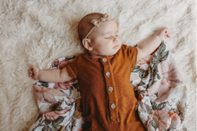 Load image into Gallery viewer, MUSLIN SWADDLE - GARDEN FLORAL - WHITE