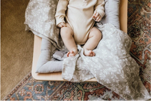 Load image into Gallery viewer, MUSLIN SWADDLE - GARDEN FLORAL - LEAFY SPRIG GRAY