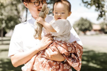 Load image into Gallery viewer, MUSLIN SWADDLE - DAISY CLAY BROWN