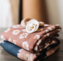 Load image into Gallery viewer, MUSLIN SWADDLE - DAISY CLAY BROWN