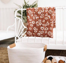 Load image into Gallery viewer, MUSLIN SWADDLE - DAISY CLAY BROWN