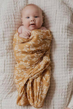 Load image into Gallery viewer, MUSLIN SWADDLE - LEAFY SPRIG MUSTARD