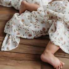 Load image into Gallery viewer, MUSLIN SWADDLE - WILD FLOWER WHITE