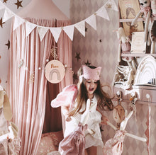 Load image into Gallery viewer, Bonne Mere Glitter Stars Bunting - POWDER
