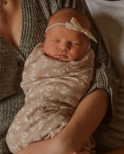 Load image into Gallery viewer, MUSLIN SWADDLE - WILD FLOWER Blush Pink
